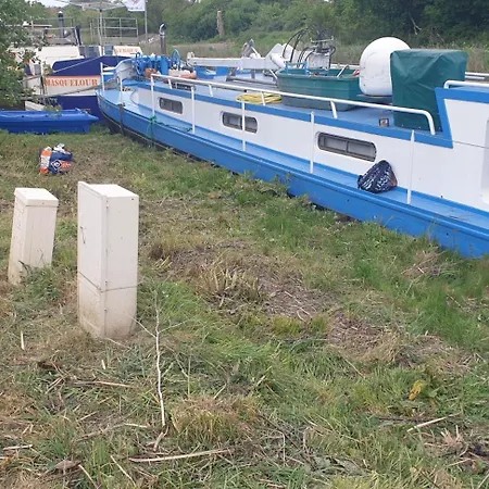 Sejour Confortable Sur Peniche Luxueuse Brouckerque